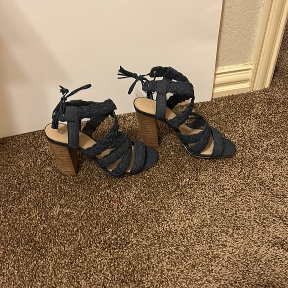 BCBGeneration woven leather, stacked heel, ankle tie sandals. - Picture 3 of 4